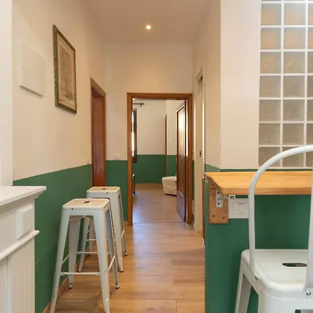 Light-filled Duomo 2br2ba Top-floor Flat Apartament *