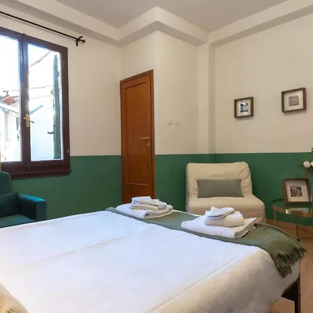 Light-filled Duomo 2br2ba Top-floor Flat Florencie