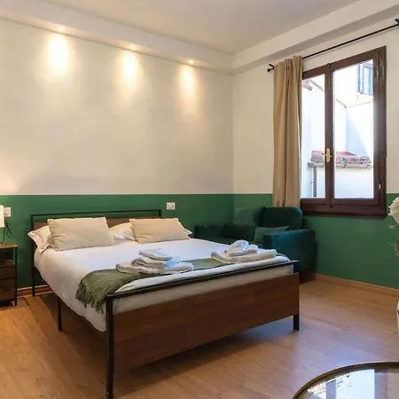 Apartmán Light-filled Duomo 2br2ba Top-floor Flat