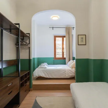 Apartmán Light-filled Duomo 2br2ba Top-floor Flat