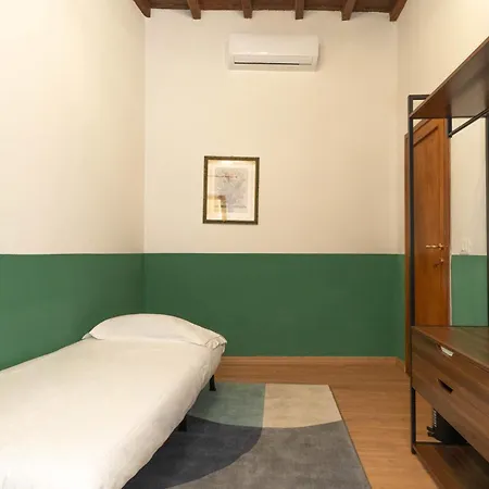 شقة Light-filled Duomo 2br2ba Top-floor Flat *