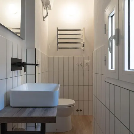 Light-filled Duomo 2br2ba Top-floor Flat Apartament Florencja